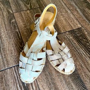 NWOT Andre Assous tan/gold handmade leather espadrilles